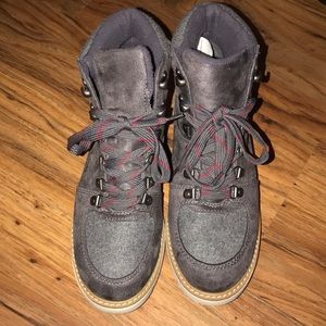 Women’s hiker woodsy boots fashion